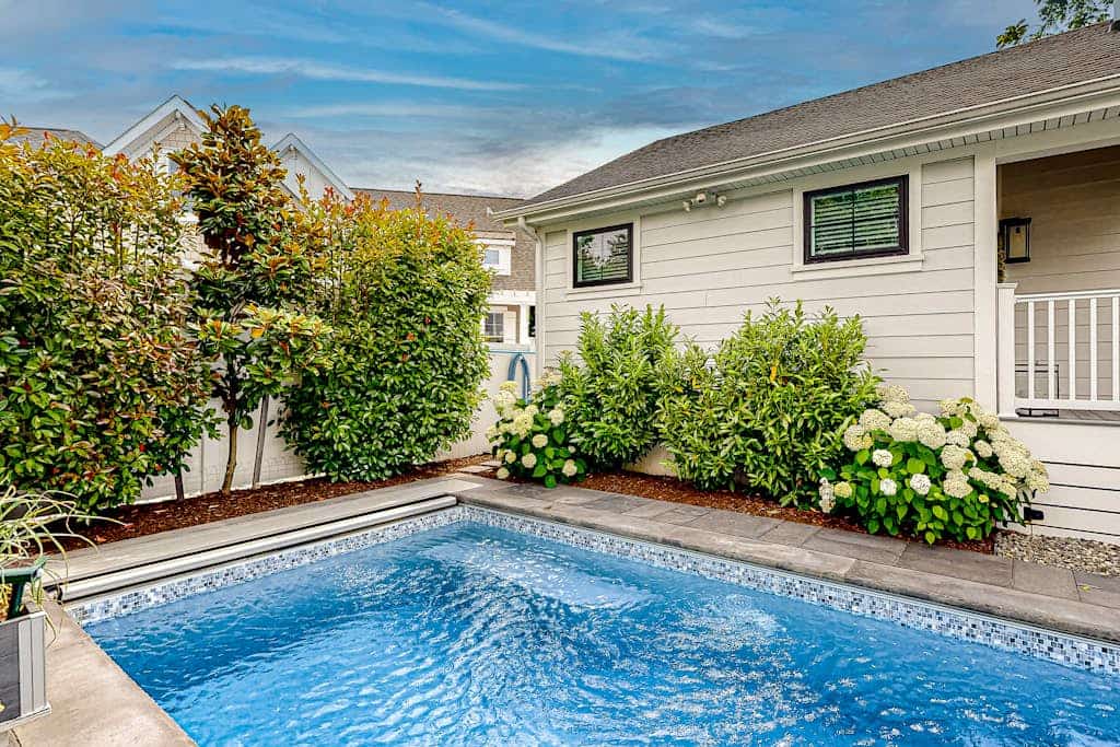 Town of Rehoboth Beach dog-friendly cottage with a private pool, washer/dryer