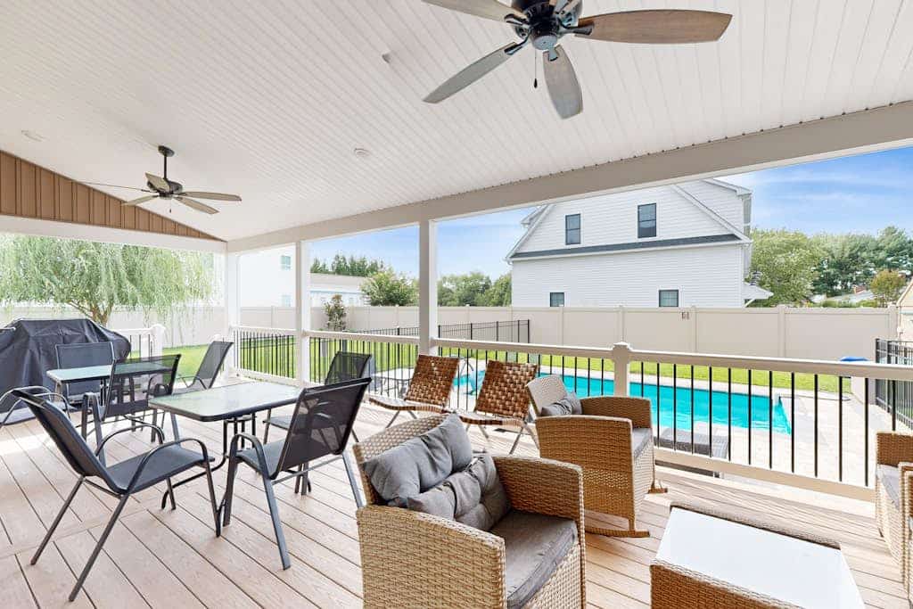 Rehoboth Beach group getaway with private pool & 2 studio apts