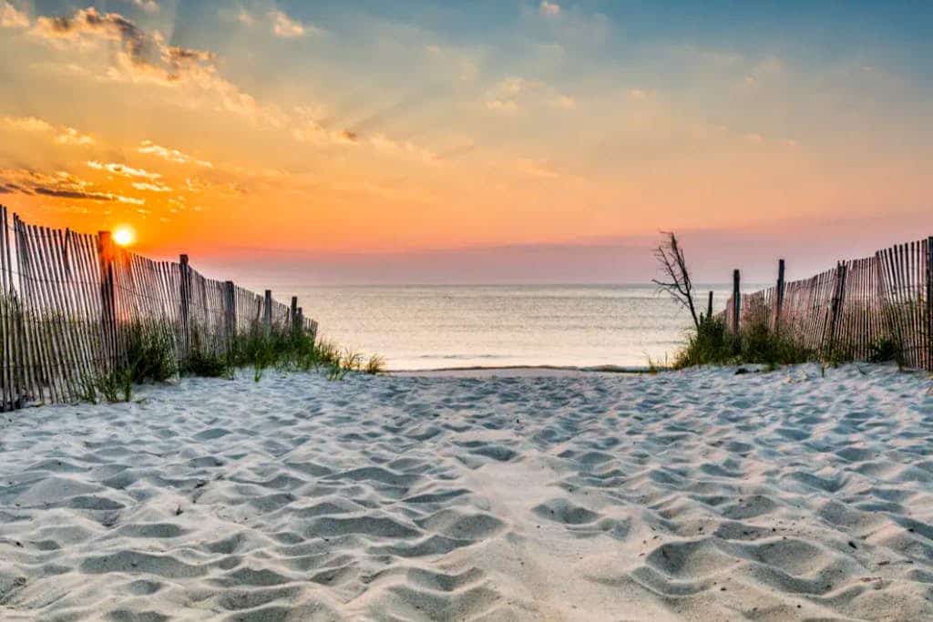 Rehoboth Beach group getaway with private pool & 2 studio apts