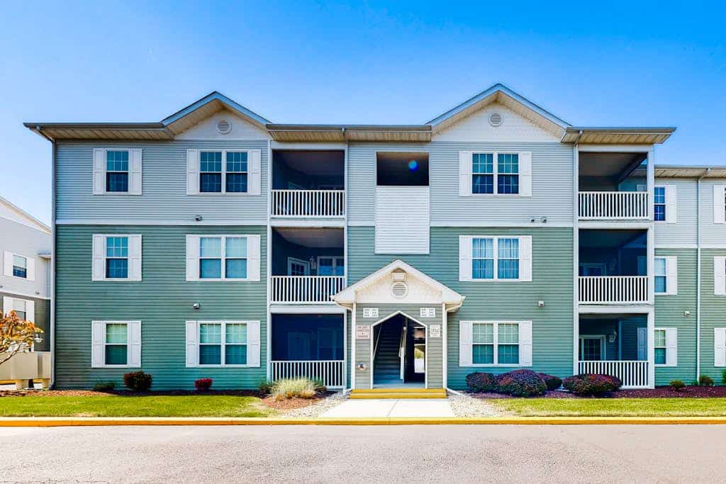 Sandpiper Village dog-friendly condo with patio, AC & close access to everything