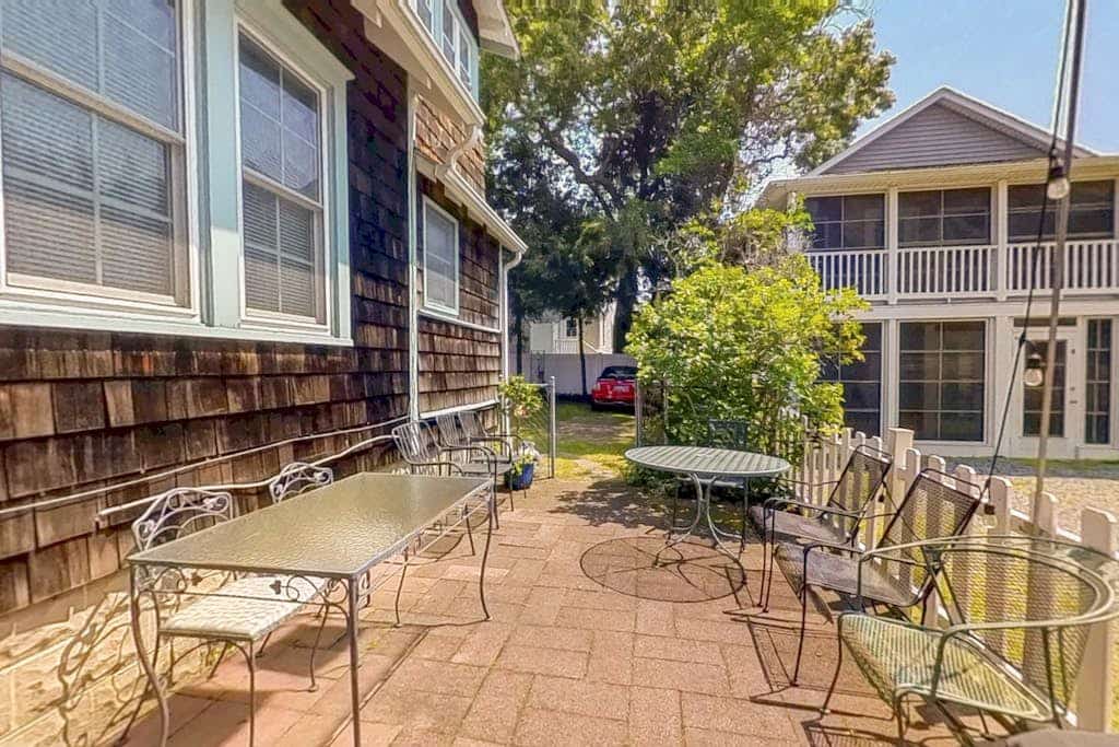 Town of Rehoboth Beach apartment w/patio, grill, 2 blocks from beach