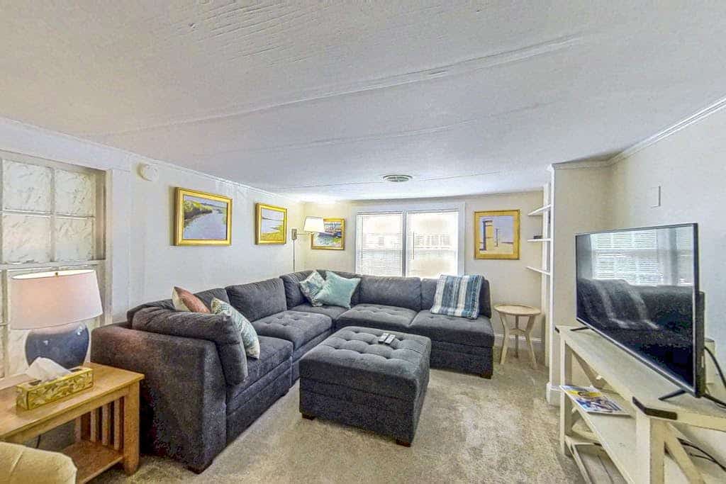 Town of Rehoboth Beach apartment w/patio, grill, 2 blocks from beach