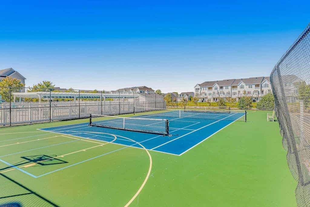 Beautiful home close to beach with pool, tennis, washer/dryer, WiFi, AC