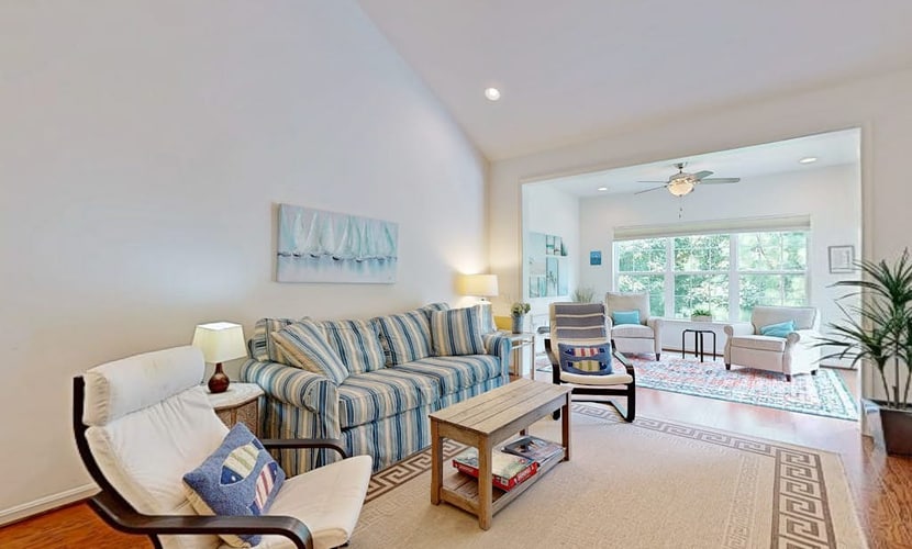 Grande at Canal Pointe spacious condo w/shared pool, W/D & free WIFI