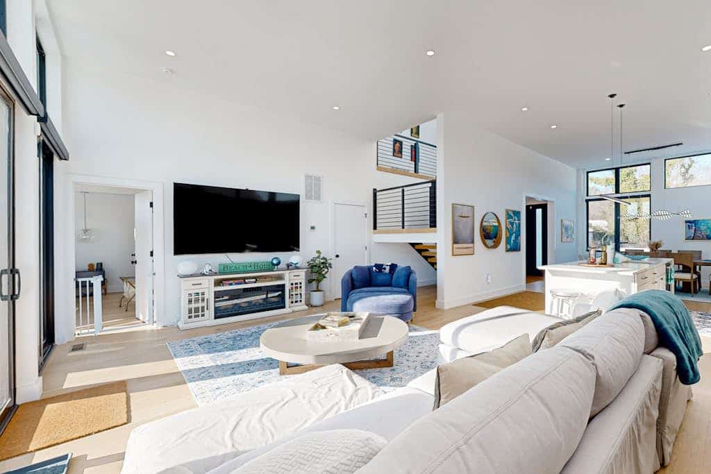 Town of Rehoboth Beach pet-friendly house w/private pool, deck, patio & balcony