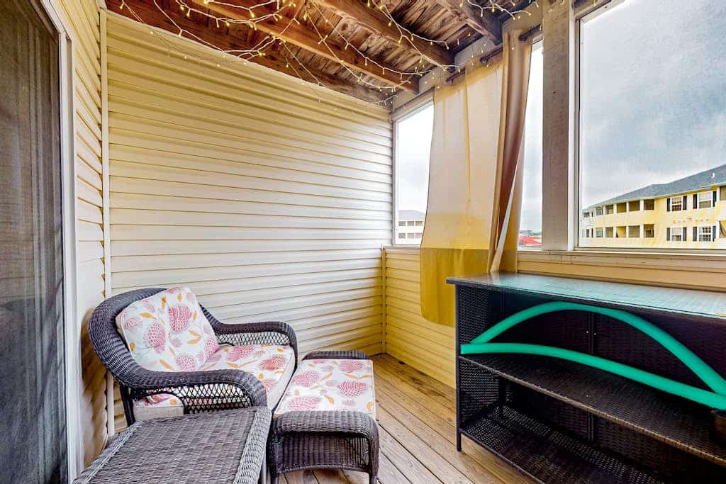 The Palms water-view condo near beach with outdoor pool, streaming, balcony, AC