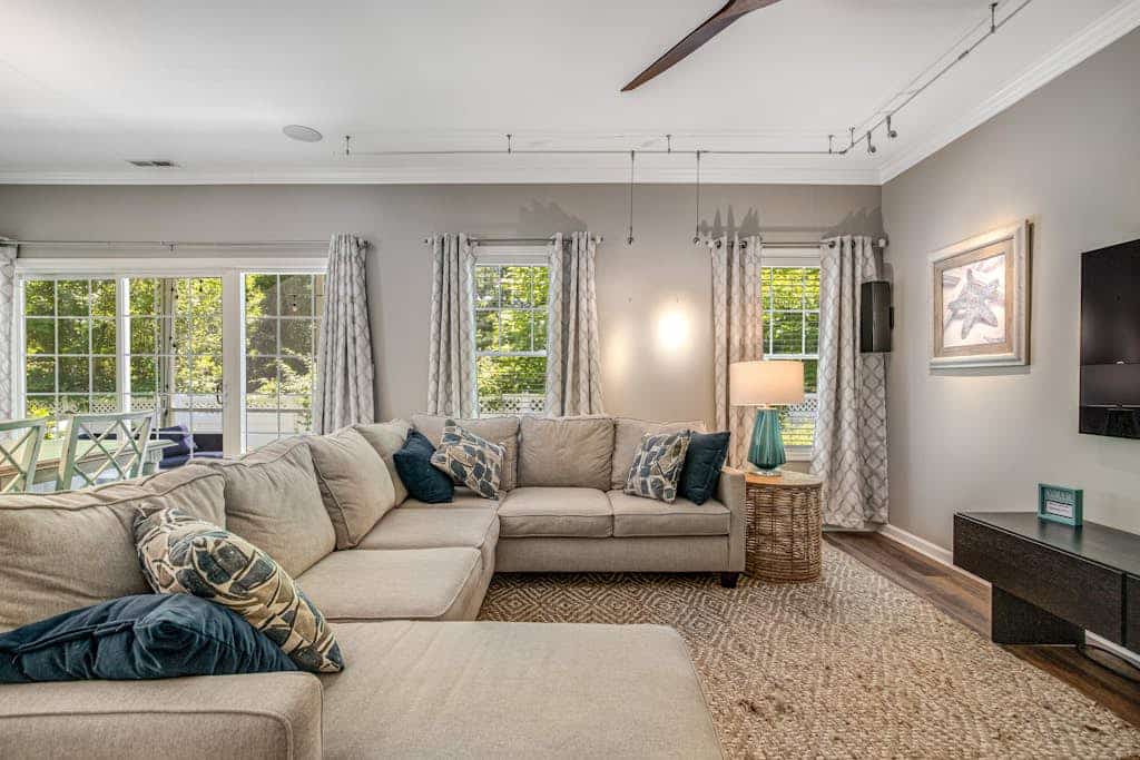 Oyster Bay Villas with pool, central AC, fast WiFi, & washer/dryer. Dogs ok