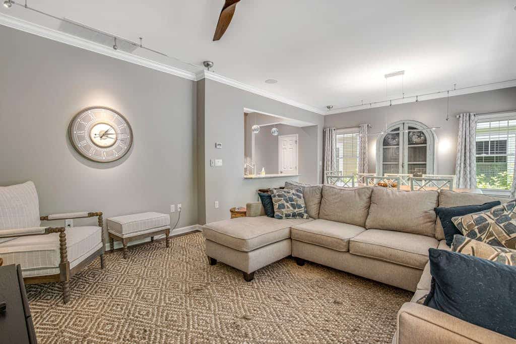 Oyster Bay Villas with pool, central AC, fast WiFi, & washer/dryer. Dogs ok