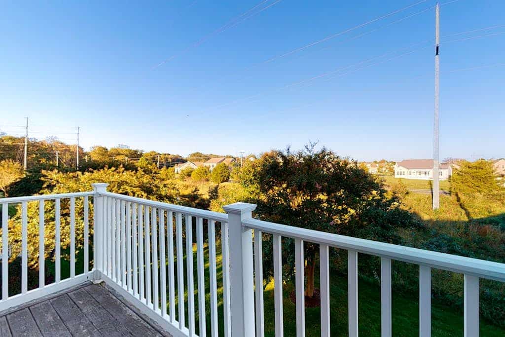 Bear Trap Dunes 2nd-floor, lakefront condo w/ pool and free WiFi - 1 dog OK
