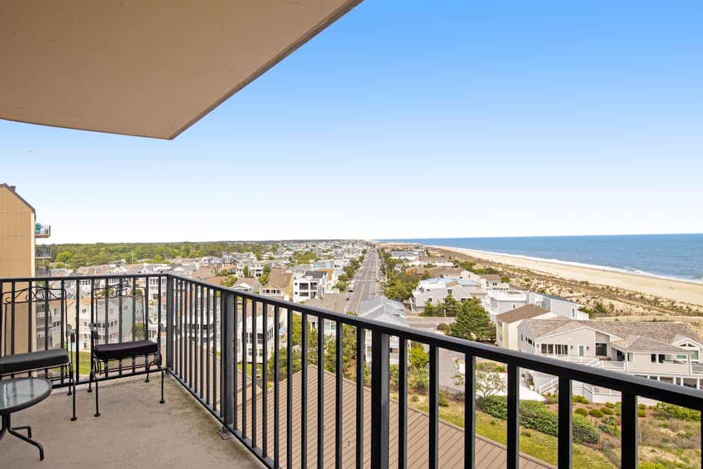 Sea Colony 8th floor condo w/ free WiFi, balcony, shared pool & ocean view