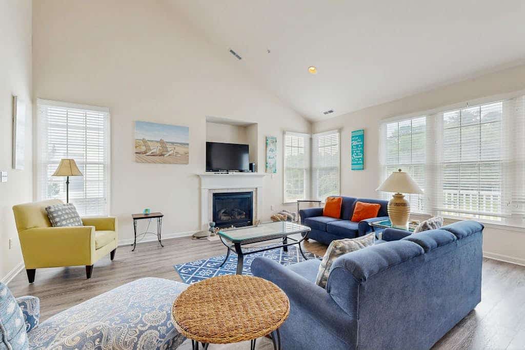 Bear Trap Dunes 2nd floor condo w/ tennis court, basketball court, & golf