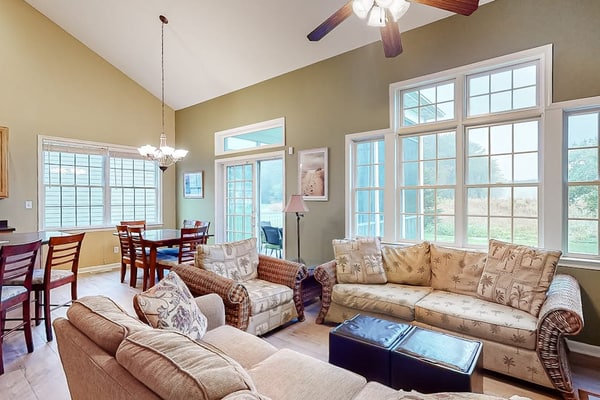 Bear Trap Dunes dog-friendly house w/ shared sauna, tennis court, balcony