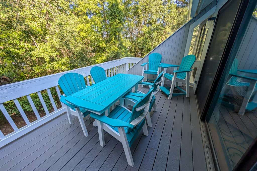 2nd-floor Sea Colony Tennis condo with pool & gym access
