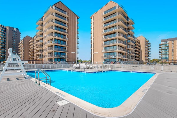Sea Colony Tennis townhouse with basketball court, gym, pool, & lake view