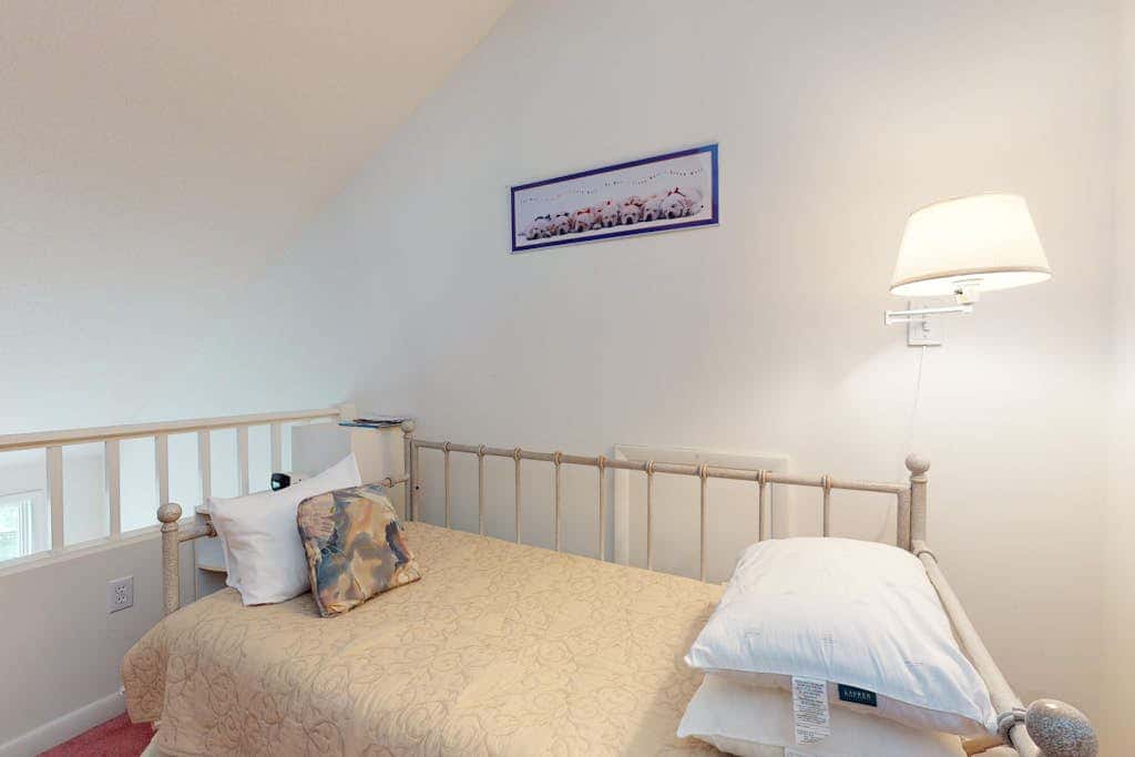 Sea Colony - 19007 Lakeview Ct