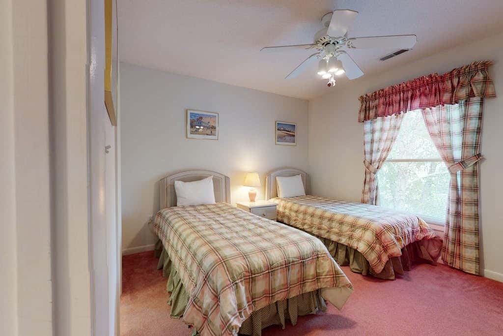 Sea Colony - 19007 Lakeview Ct