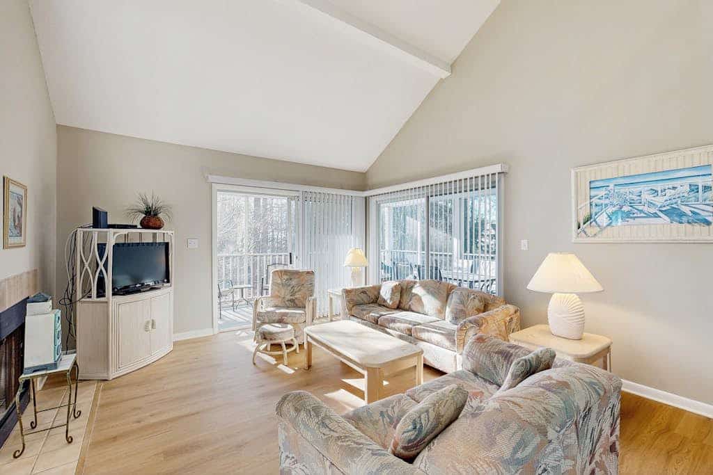 Sea Colony Tennis 2nd-floor condo with gym, & tennis court