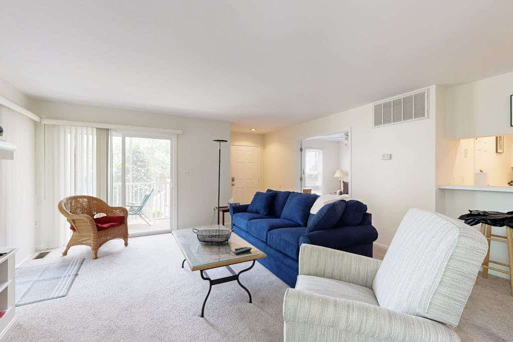Sea Colony Tennis 1st-floor condo with screened porch, pool & basketball