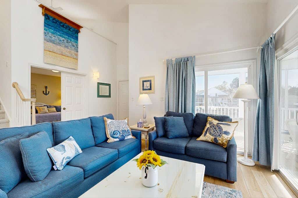 2nd-floor Sea Colony Tennis condo with sauna, pool, & basketball court
