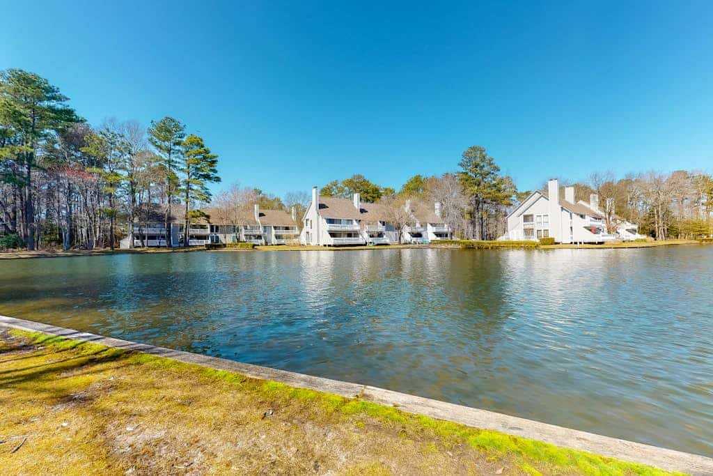 Sea Colony Tennis 2nd-floor condo basketball court & sauna