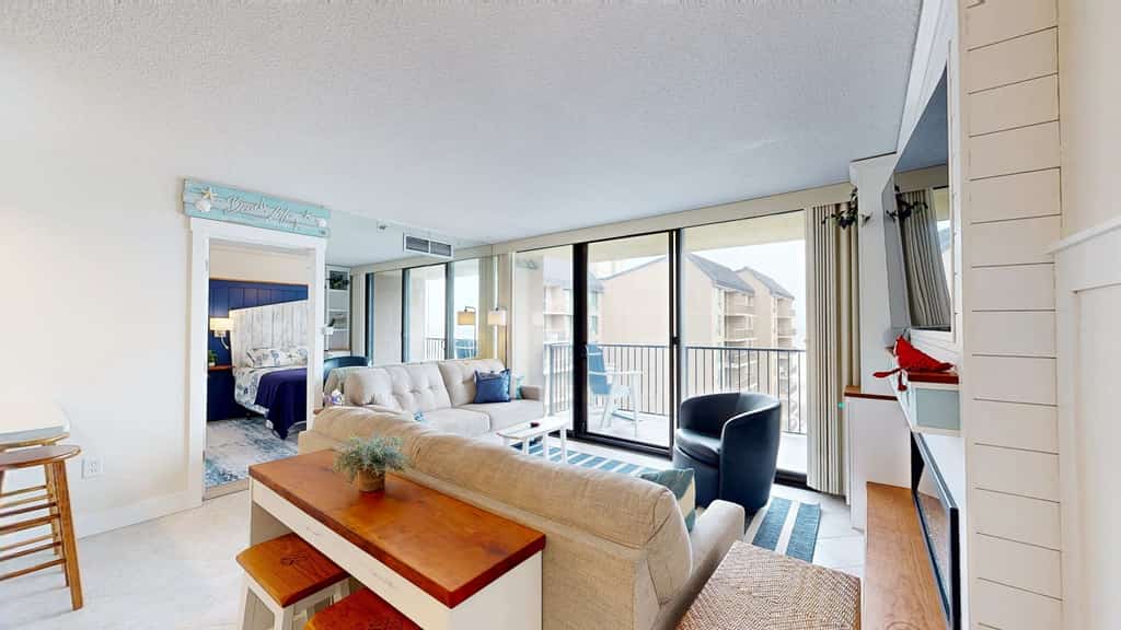 Sea Colony Ocean 8th-floor condo with gym, tennis court, & elevator