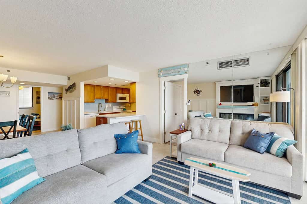 Sea Colony Ocean 8th-floor condo with gym, tennis court, & elevator