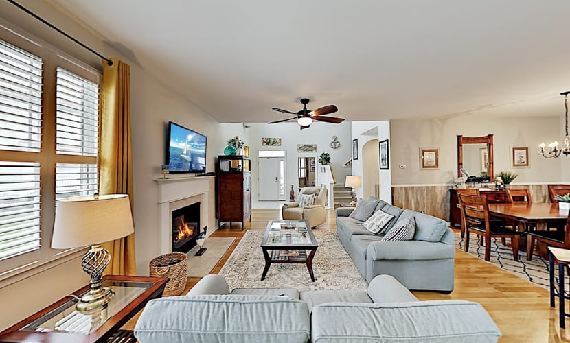 Bayside escape with pools, golf, tennis, fishing, spas & saunas + beach shuttle