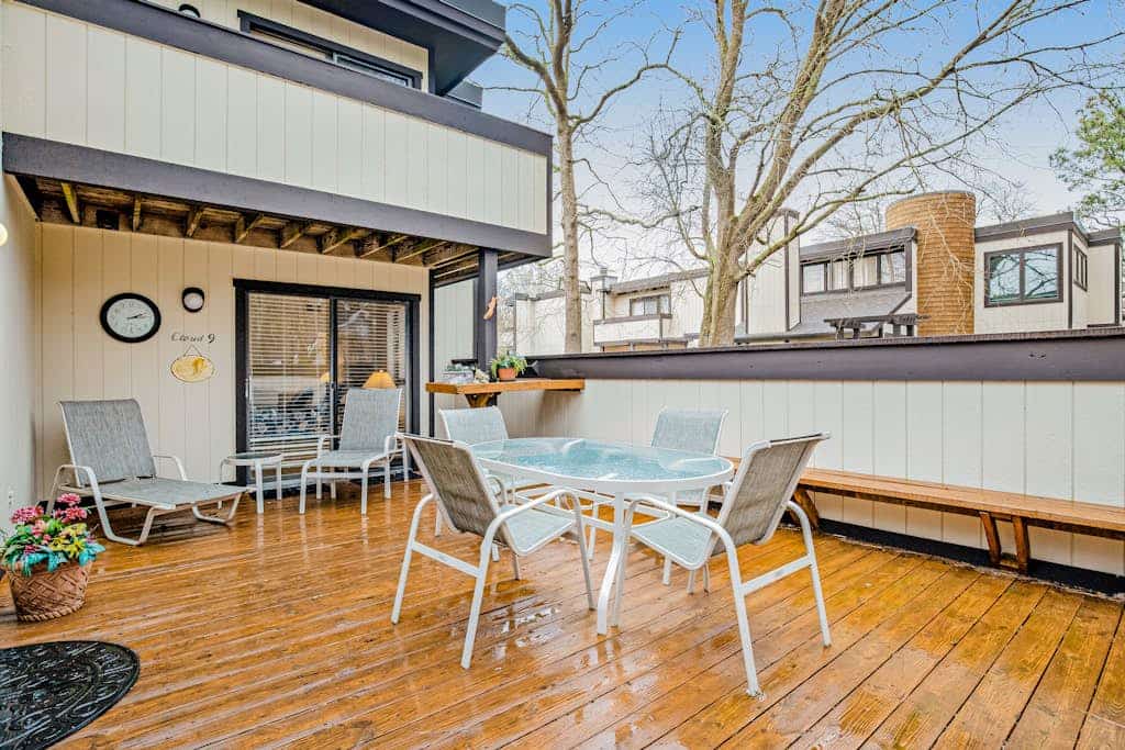 Sea Colony Tennis two-story townhome with wood fireplace, sauna & pool