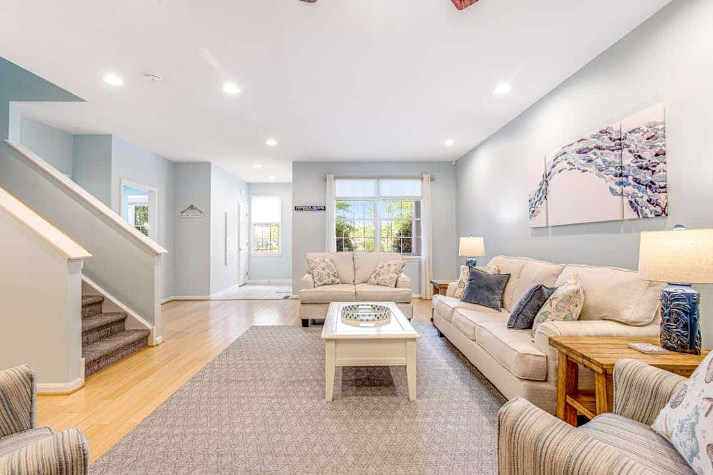 Bayside Resort townhouse with golf on-site, pool access, fireplace, & central AC