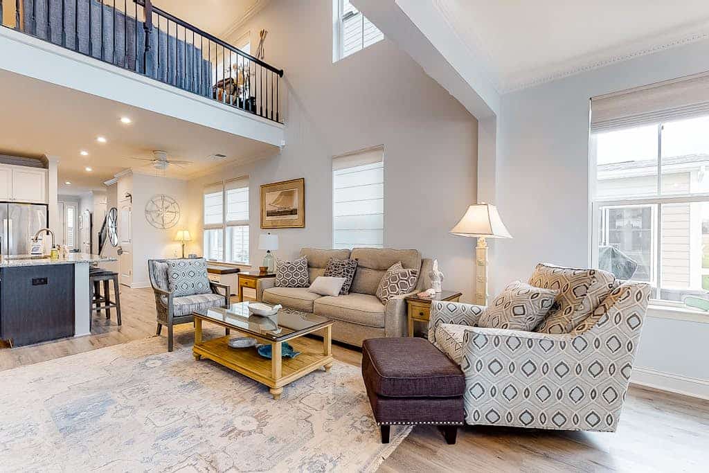 Dog-friendly resort townhouse w/shared sauna, fireplace, basketball/tennis court