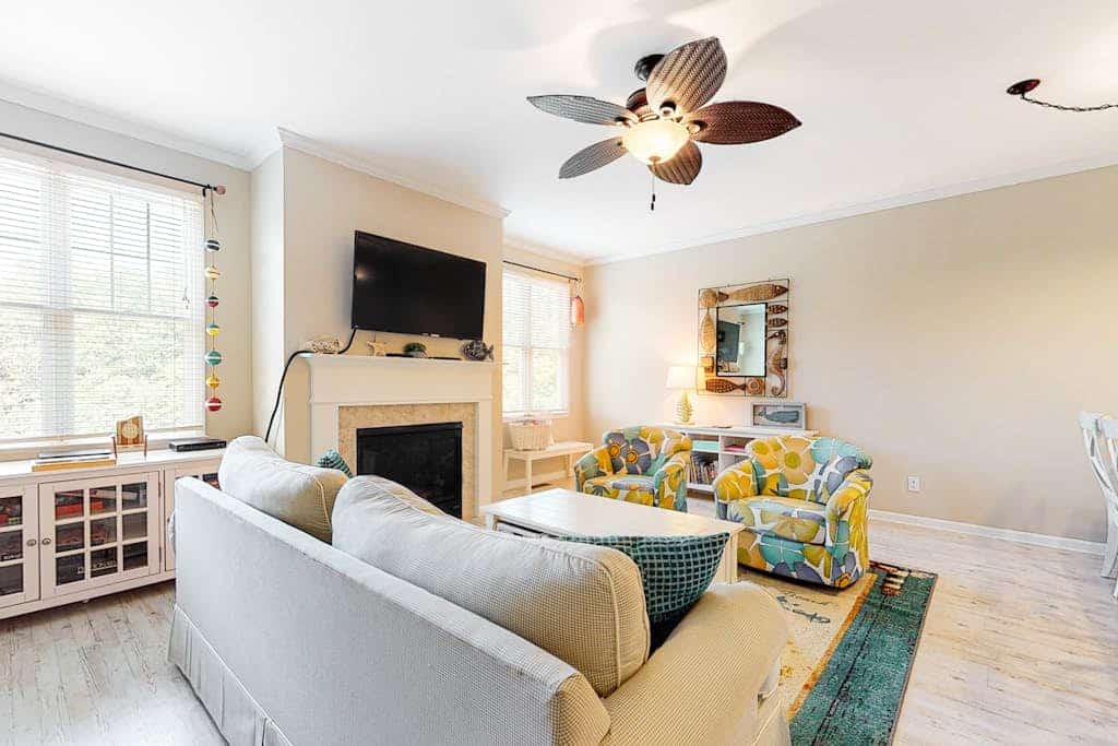 Bayside Resort townhouse w/ gym, private gas grill, pool, and free WiFi