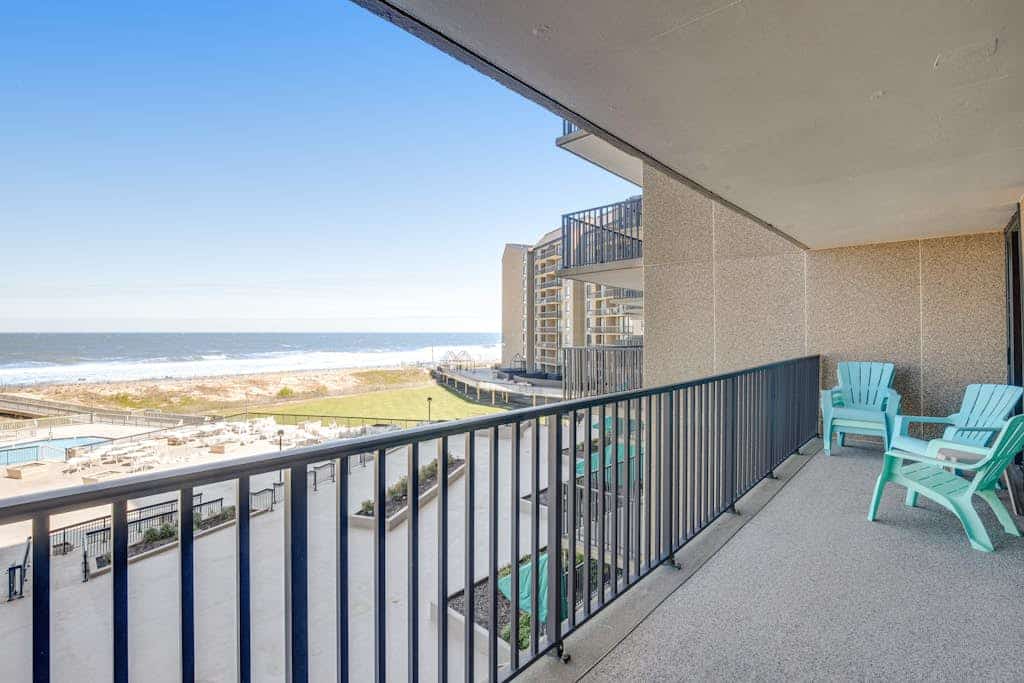 Sea Colony's Edgewater House oceanfront 3rd-floor condo with pool & sauna