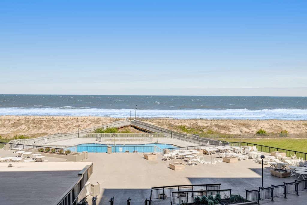 Sea Colony's Edgewater House oceanfront 3rd-floor condo with pool & sauna