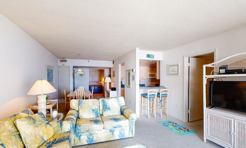 Sea Colony Ocean 7th floor condo w/ pool, shared sauna, and gym