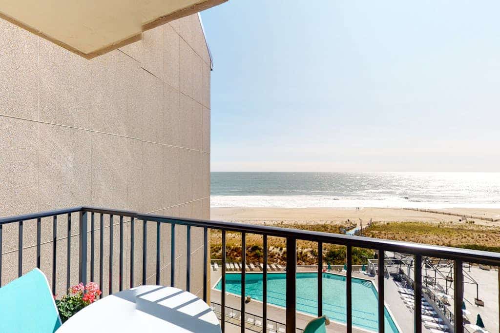 Sea Colony Ocean 7th floor condo w/ pool, shared sauna, and gym