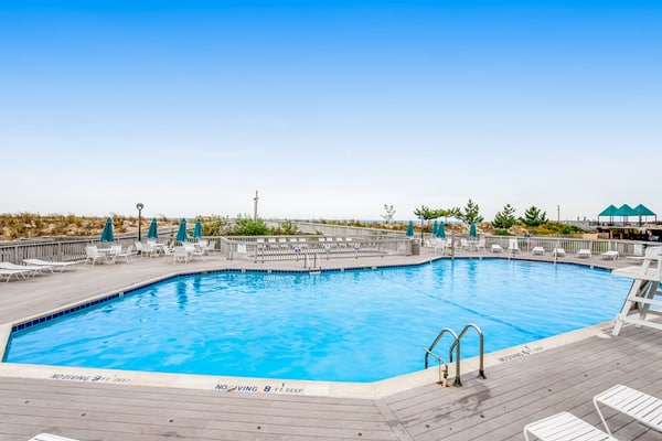 Sea Colony Ocean 7th floor condo w/ pool, shared sauna, and gym