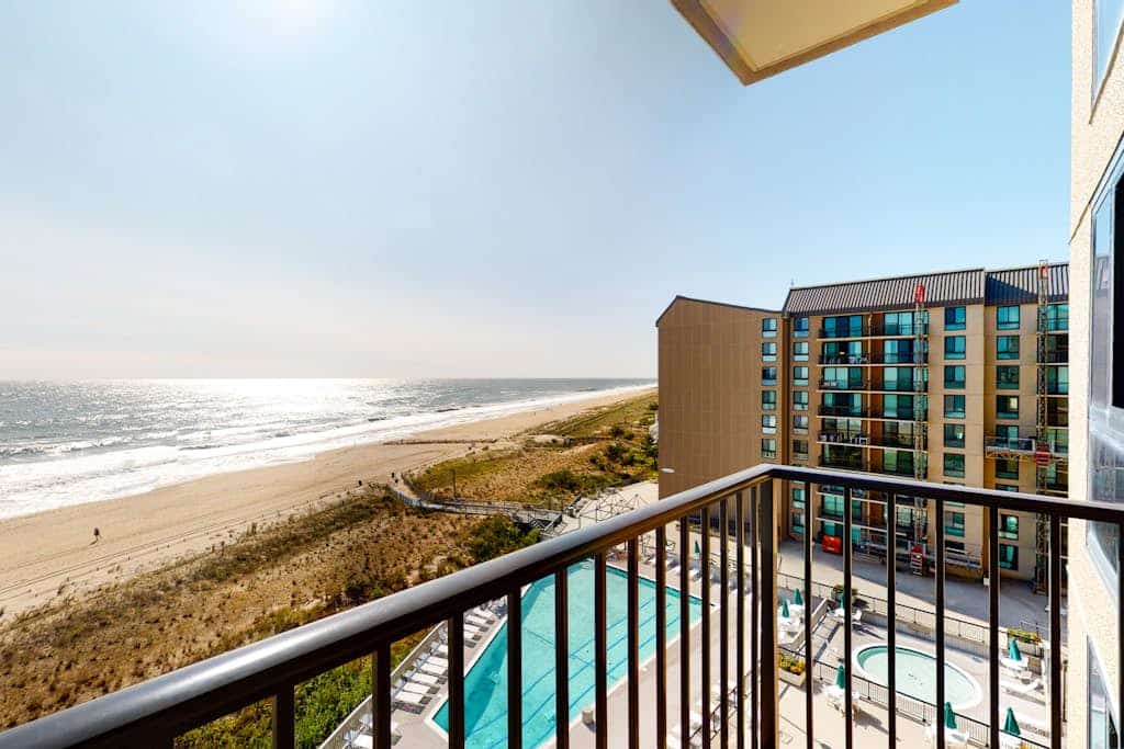 Sea Colony Ocean 7th floor condo w/ gym, balcony, and tennis court