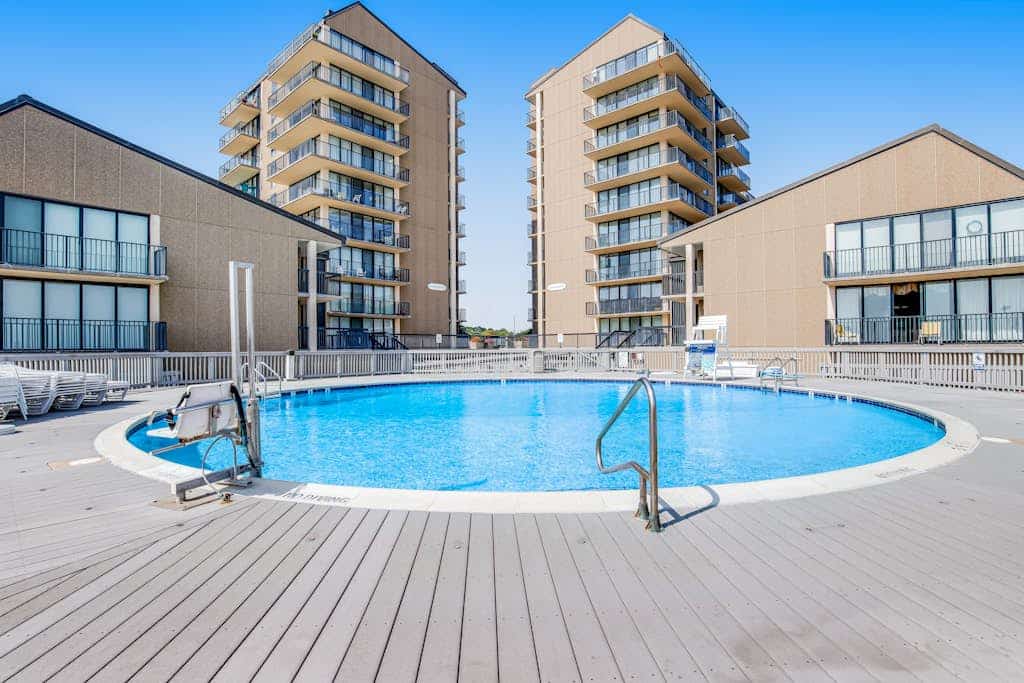 Sea Colony Ocean 7th floor condo w/ gym, balcony, and tennis court