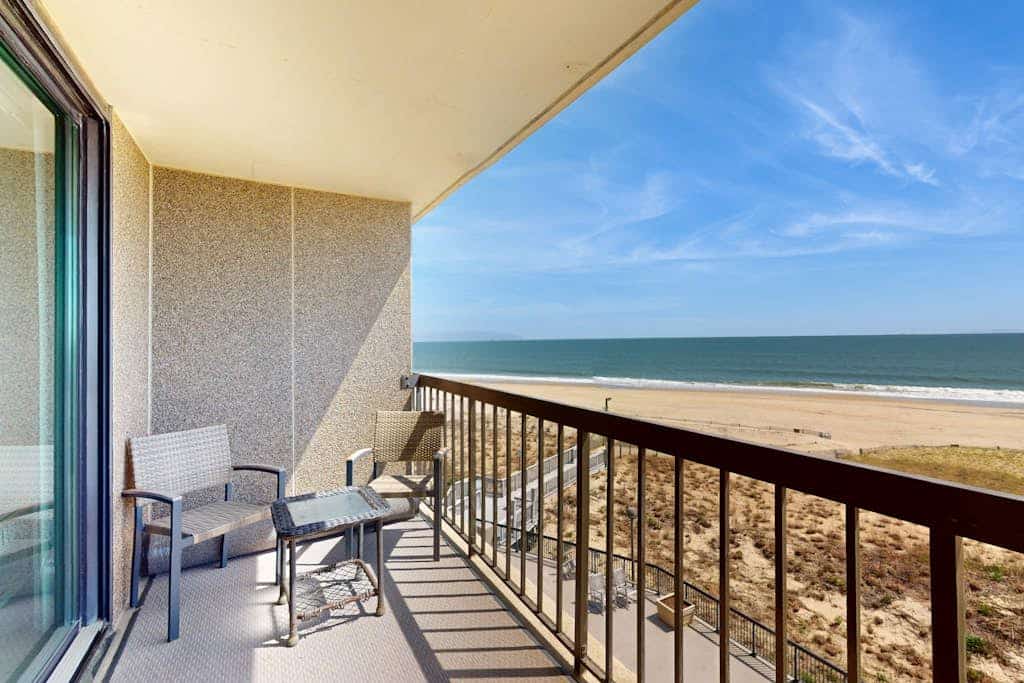 Sea Colony Ocean 4th floor condo with gym, sauna, & balcony