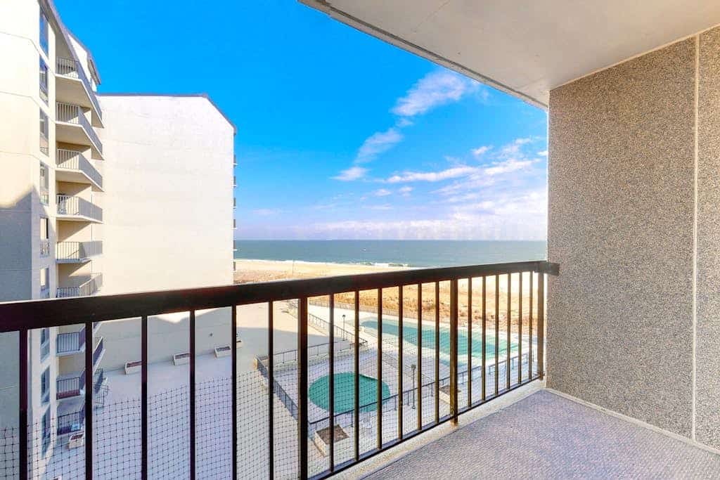 Sea Colony Ocean 5th floor condo w/ free WiFi, basketball court, & shared sauna