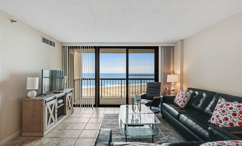 Sea Colony Ocean 7th floor condo w/ tennis court, balcony, and elevator