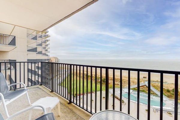 Sea Colony Ocean 9th floor condo w/ balcony, gym, and free WiFi