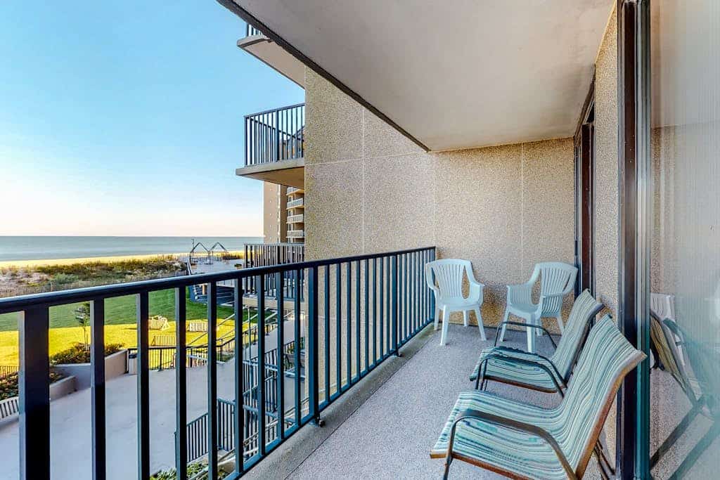 Sea Colony Ocean 2nd floor condo w/ free WiFi, tennis court, and pool
