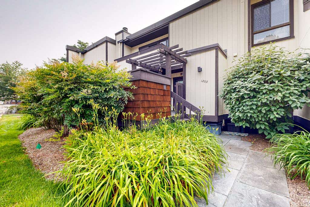 Sea Colony Tennis townhouse w/ pool, basketball court, gym, and free WiFi