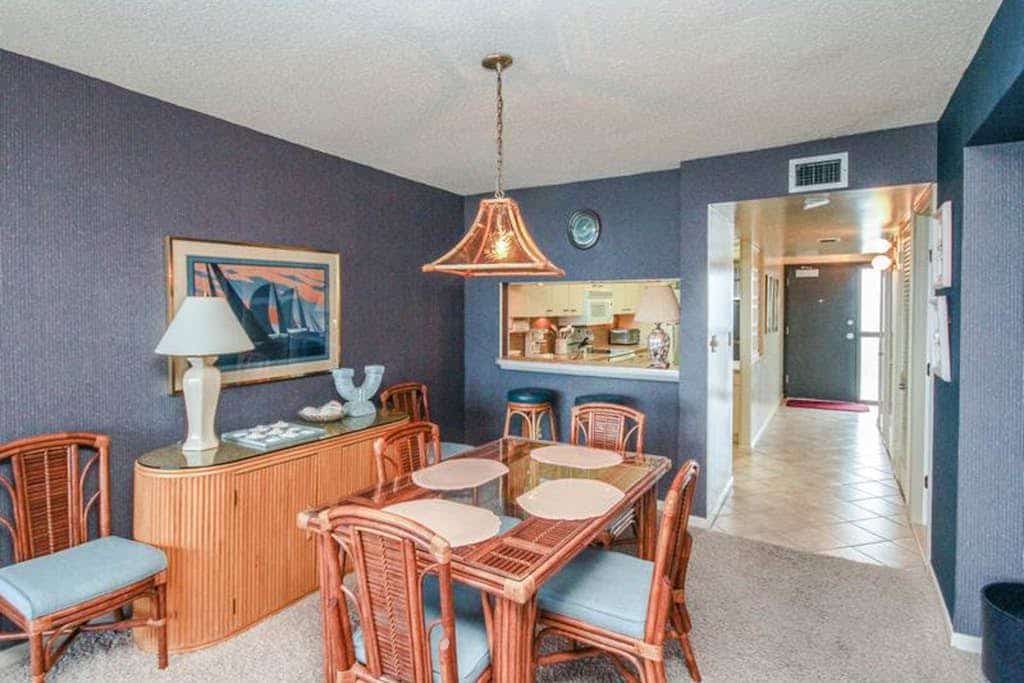 Sea Colony Ocean 3rd floor condo w/ tennis court, gym, and balcony