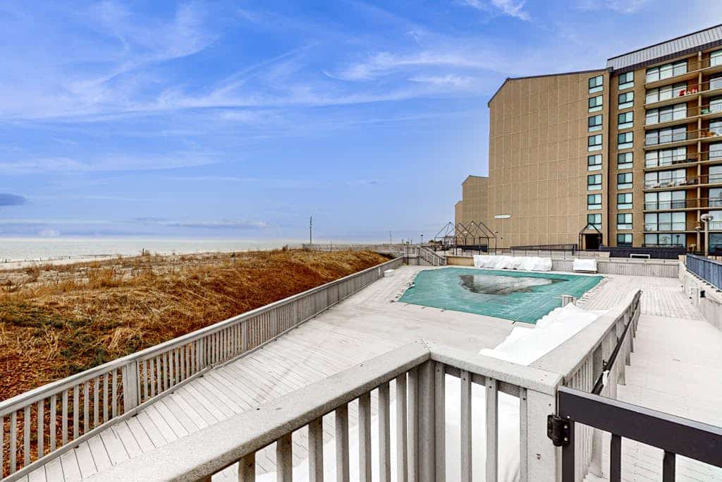 Sea Colony oceanfront condo with pools, hot tub, sauna, balcony & pickleball