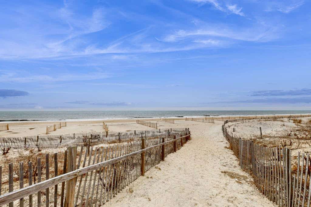 Sea Colony oceanfront condo with pools, hot tub, sauna, balcony & pickleball