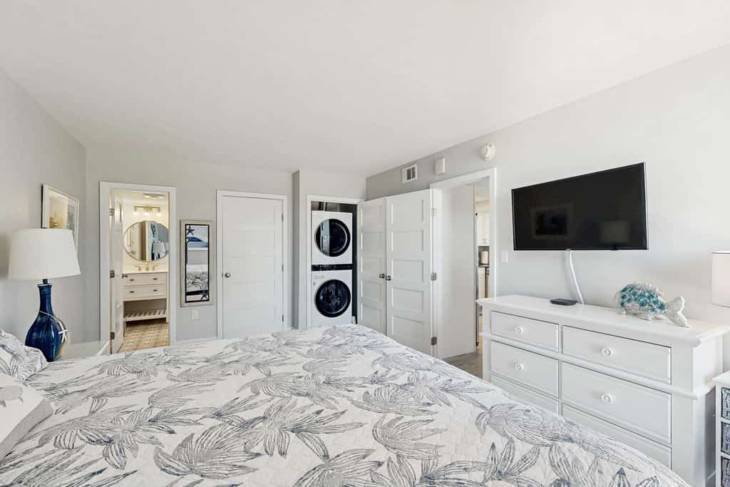 Sea Colony Ocean 2nd floor condo w/ elevator, gym, and free WiFi