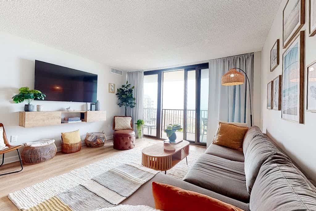 Sea Colony Ocean 7th floor condo with indoor/outdoor pools, tennis, & gym access