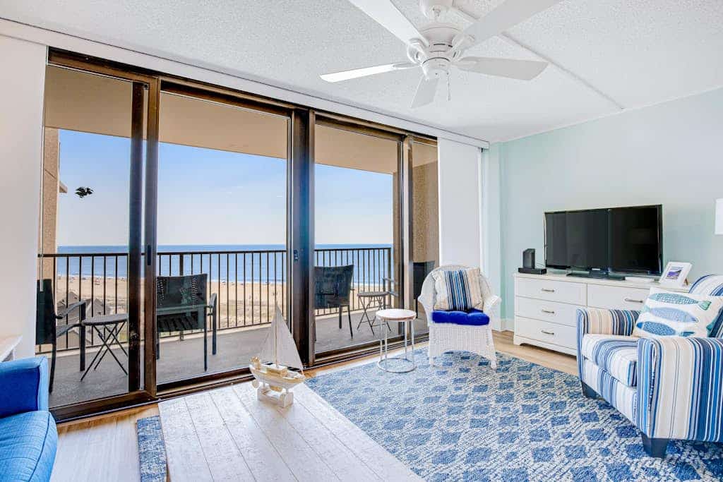 Sea Colony Ocean 8th-floor condo with tennis & basketball courts